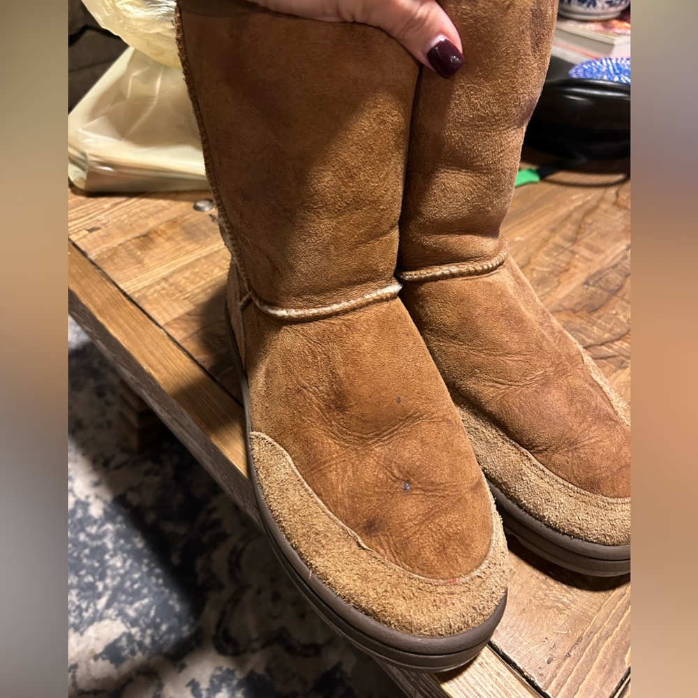 UGG Boots Men's Size 8 Brown - Shorter
Height Style